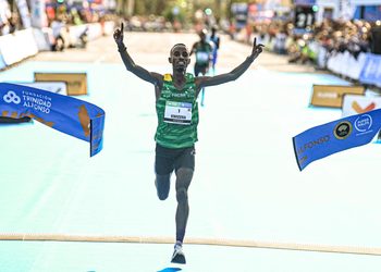 Doblete histórico en el Medio Maratón de Valencia: Kwizera y Laura Luengo baten los récords de España