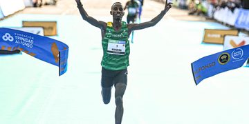 Doblete histórico en el Medio Maratón de Valencia: Kwizera y Laura Luengo baten los récords de España
