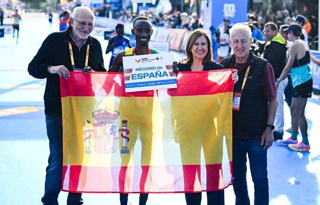 Doblete histórico en el Medio Maratón de Valencia: Kwizera y Laura Luengo baten los récords de España 5 Valencia hace historia en el Medio Maraton 2026 2