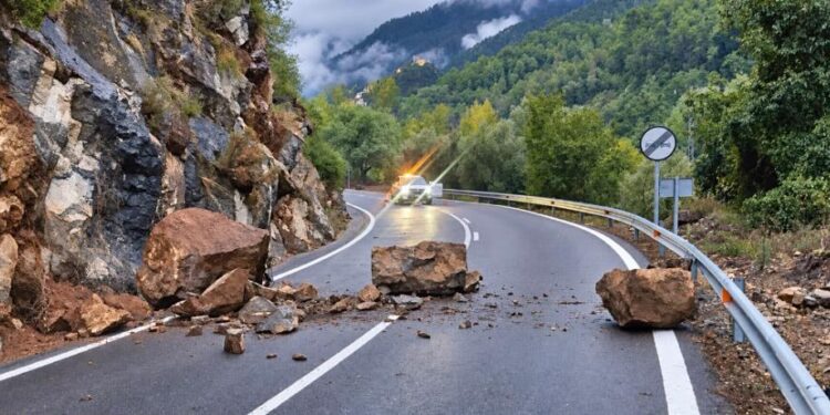 Reabiertas las carreteras afectadas por las lluvias en Valencia y Castellón tras desprendimientos y acumulaciones de agua 1 WhatsApp Image 2026 10 02 at 12.36.38