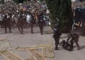 Protesta por la vivienda: pánico, carreras, 9 agentes heridos y un detenido en Valéncia 12 Protesta por la vivienda: pánico, carreras, 9 agentes heridos y un detenido en Valéncia