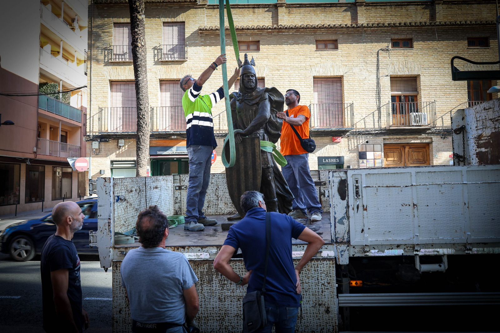 Jaume I se instala en el corazón de Torrent: finalizan los trabajos de su escultura en la Avenida al Vedat 2 WhatsApp Image 2026 10 05 at 12.22.19