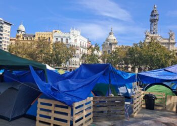 Los sindicatos fijan el 11 de noviembre para la huelga general por la vivienda y el salario a dos días de la campaña electoral 14 Los sindicatos fijan el 11 de noviembre para la huelga general por la vivienda y el salario a dos días de la campaña electoral