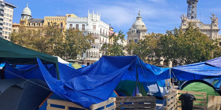 Los sindicatos fijan el 11 de noviembre para la huelga general por la vivienda y el salario a dos días de la campaña electoral 1 Los sindicatos fijan el 11 de noviembre para la huelga general por la vivienda y el salario a dos días de la campaña electoral