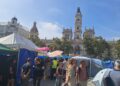 La acampada por la vivienda amenaza los actos del 9 d’Octubre en la Plaza del Ayuntamiento