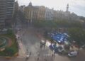 La acampada del Ayuntamiento sigue extendiéndose y ya amenaza los actos del 9 d'Octubre en la plaza 11 La acampada del Ayuntamiento sigue extendiéndose y ya amenaza los actos del 9 d'Octubre en la plaza