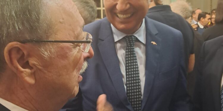Lo Rat Penat entrega una Real Senyera firmada con mensajes de afecto al presidente de Ceuta 1 Lo Rat Penat entrega una Real Senyera firmada con mensajes de afecto al presidente de Ceuta