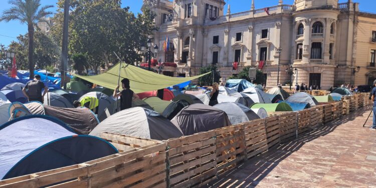 El secuestro ideológico del 9 d’Octubre: La pasividad de Catalá fuerza un cambio en la Procesión Cívica