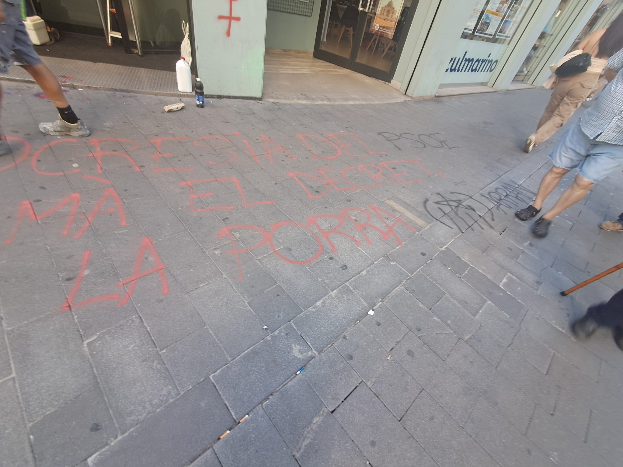 La extrema izquierda independentista señala al PSOE: ARRAN vandaliza la sede del PSPV en Valéncia 2 WhatsApp Image 2026 10 08 at 16.25.023