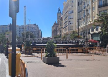 El festival de 'Balls al Carrer' se ve lastrado por el miedo: la participación cae a menos de la mitad tras el choque político y la acampada en Valéncia 14 El festival de 'Balls al Carrer' se ve lastrado por el miedo: la participación cae a menos de la mitad tras el choque político y la acampada en Valéncia