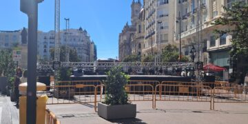 El festival de 'Balls al Carrer' se ve lastrado por el miedo: la participación cae a menos de la mitad tras el choque político y la acampada en Valéncia