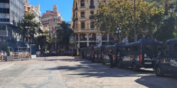 Un 9 d'Octubre secuestrado y sumido en el caos: la peor Processó Cívica que se recuerda deja a Valéncia sin su fiesta popular
