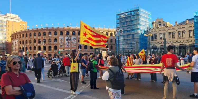 El catalanismo más radical se fractura en dos marchas paralelas con escasa convocatoria 1 El catalanismo más radical se fractura en dos marchas paralelas con escasa convocatoria