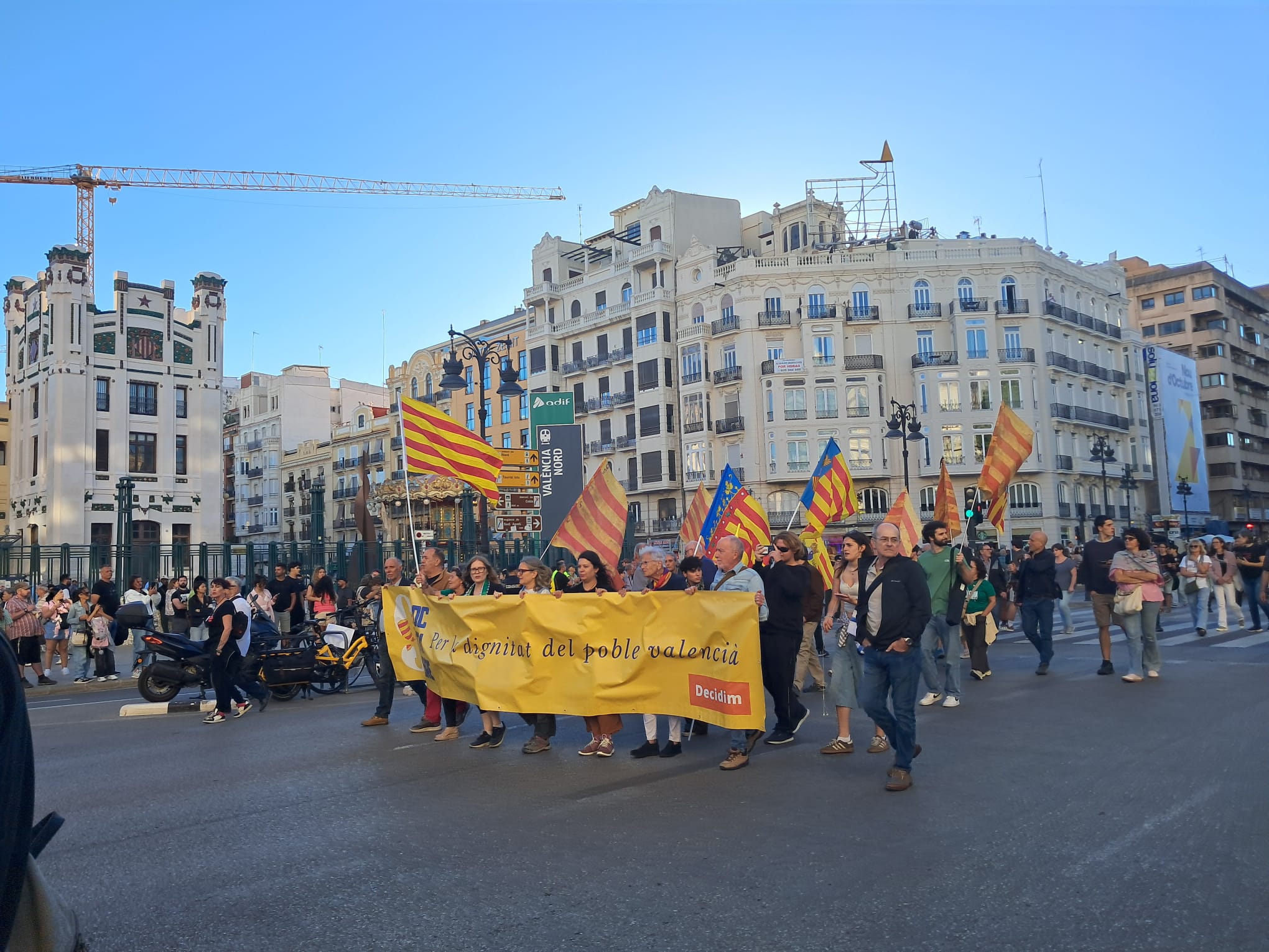 El catalanismo más radical se fractura en dos marchas paralelas con escasa convocatoria 3 WhatsApp Image 2026 10 09 at 21.46.59