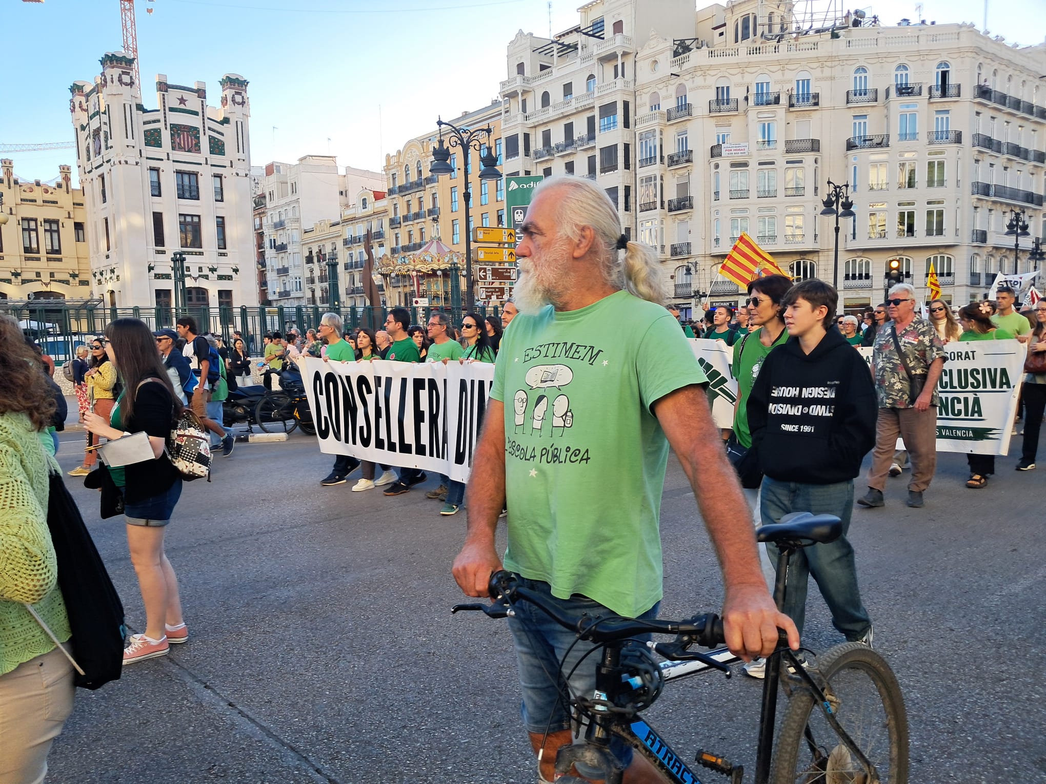 El catalanismo más radical se fractura en dos marchas paralelas con escasa convocatoria 11 WhatsApp Image 2026 10 09 at 21.47.00
