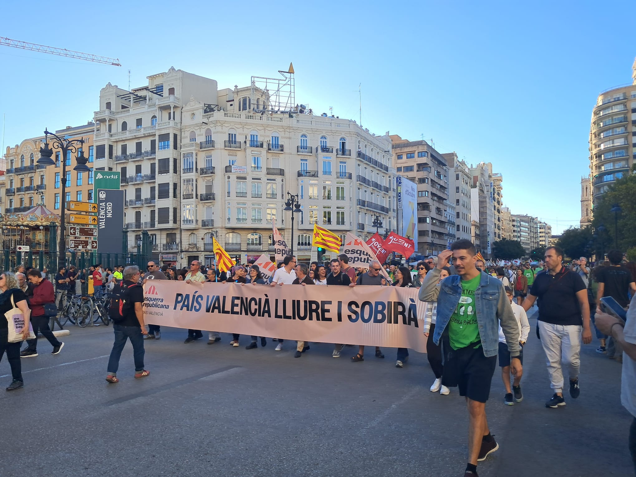 El catalanismo más radical se fractura en dos marchas paralelas con escasa convocatoria 10 WhatsApp Image 2026 10 09 at 21.47.001