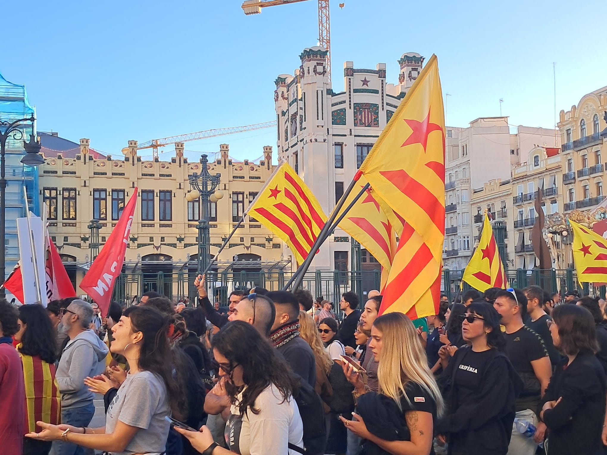 El catalanismo más radical se fractura en dos marchas paralelas con escasa convocatoria 16 WhatsApp Image 2026 10 09 at 21.47.061