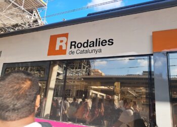 El vertedero ferroviario de España: Valéncia se consolida como el cementerio de trenes obsoletos de Renfe y Adif