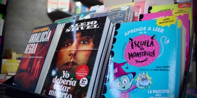 Torrent se convierte en el epicentro cultural de la comarca con la celebración de su 53ª Feria del Libro