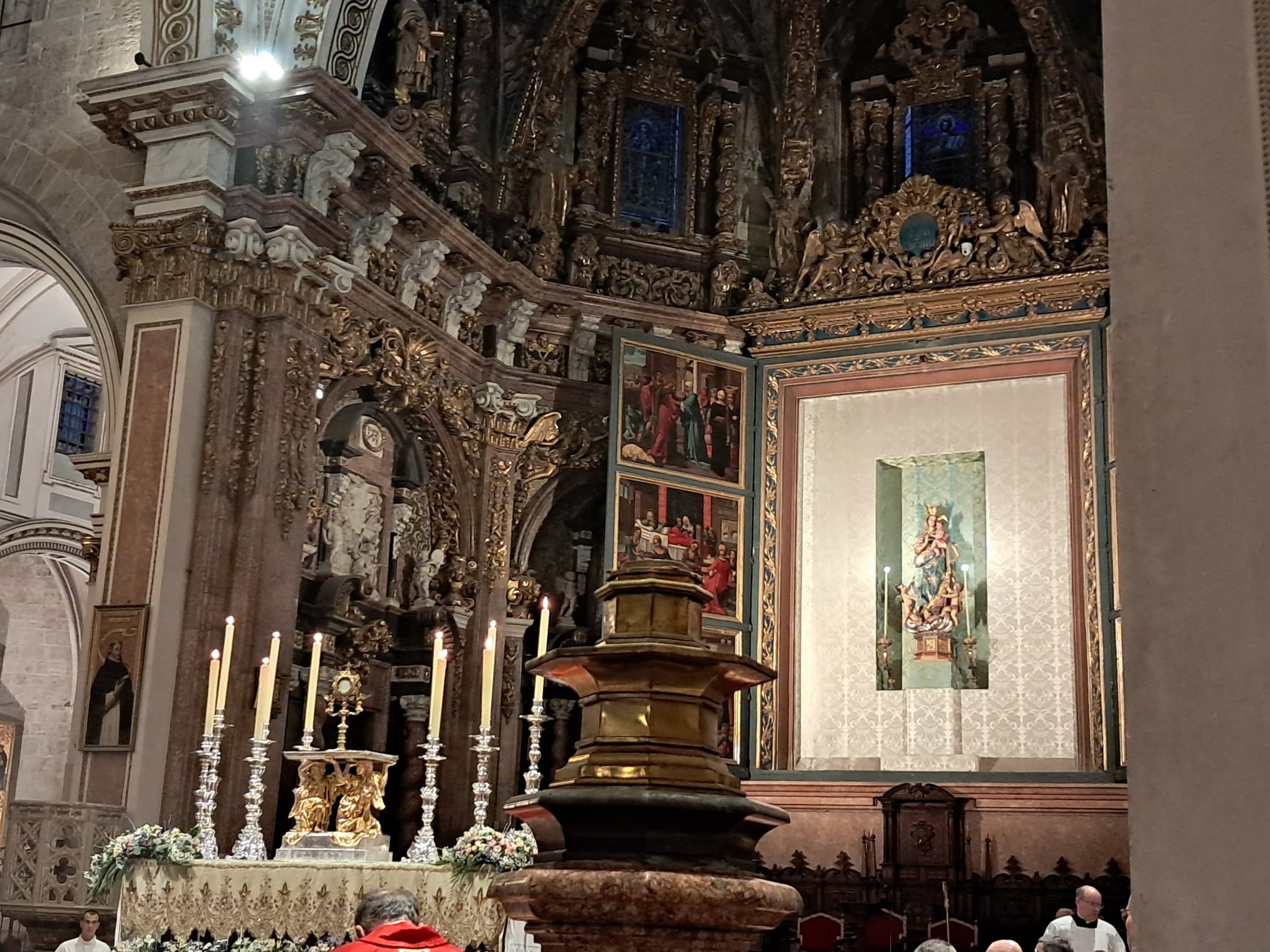 Valencia se vuelca en una multitudinaria Eucaristía y Vigilia Extraordinaria ante la clausura del Año Jubilar del Santo Cáliz 22 WhatsApp Image 2026 10 24 at 22.54.431
