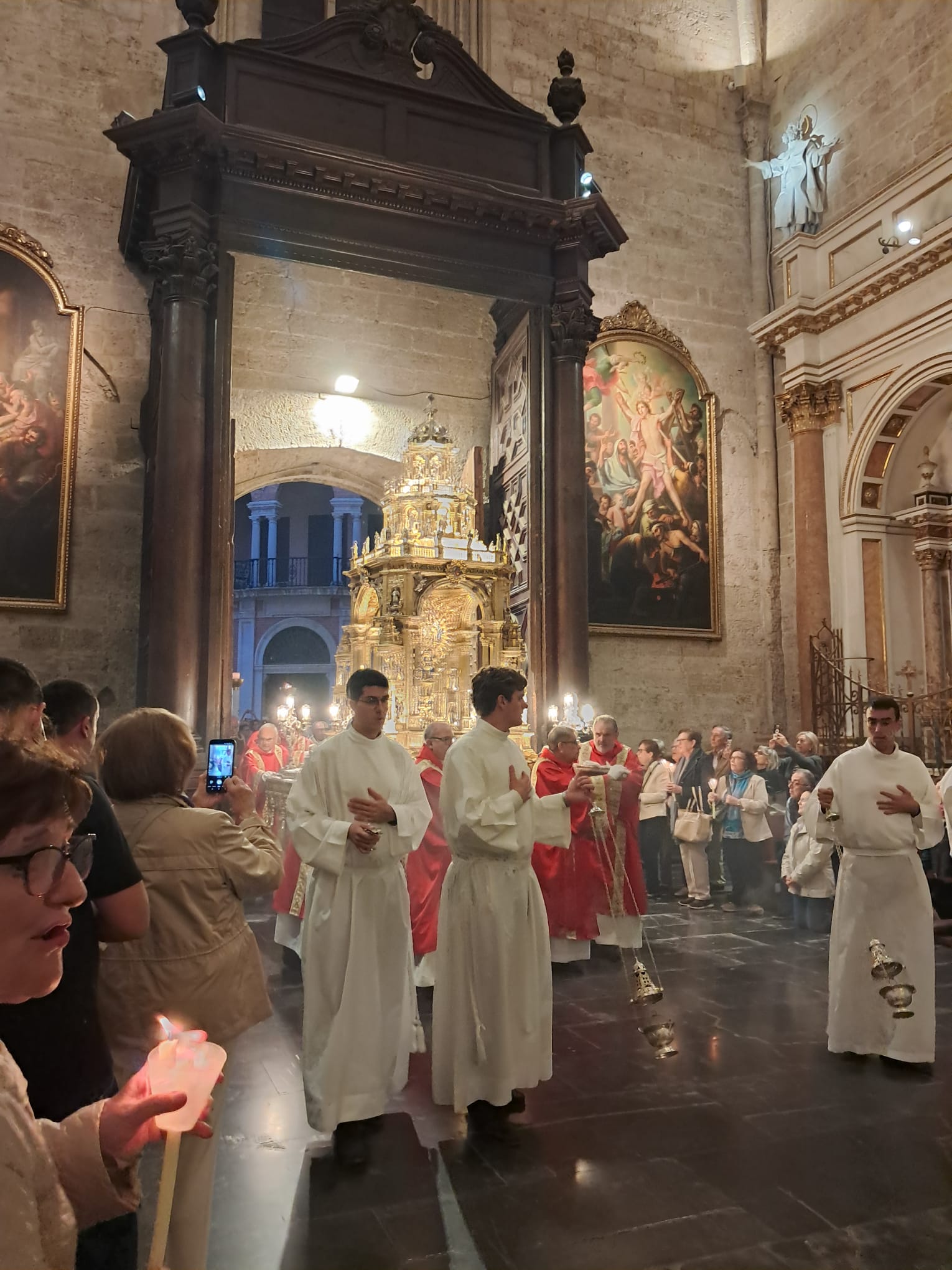 Valencia se vuelca en una multitudinaria Eucaristía y Vigilia Extraordinaria ante la clausura del Año Jubilar del Santo Cáliz 20 WhatsApp Image 2026 10 24 at 22.54.44