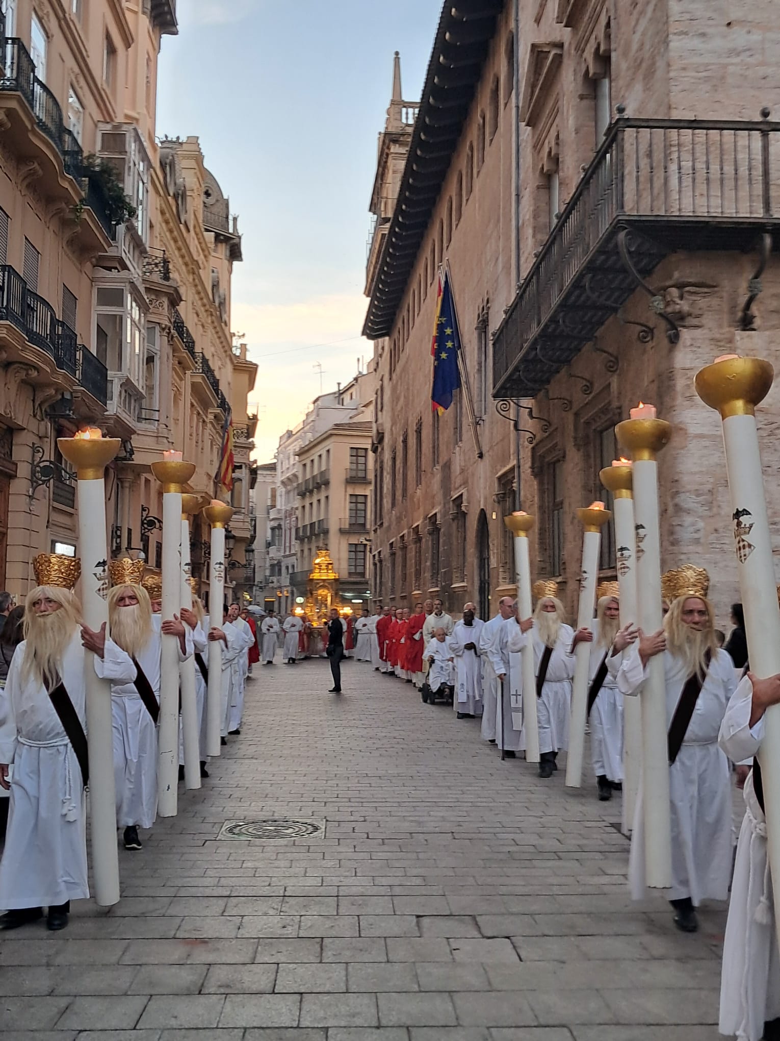 Valencia se vuelca en una multitudinaria Eucaristía y Vigilia Extraordinaria ante la clausura del Año Jubilar del Santo Cáliz 16 WhatsApp Image 2026 10 24 at 22.54.55