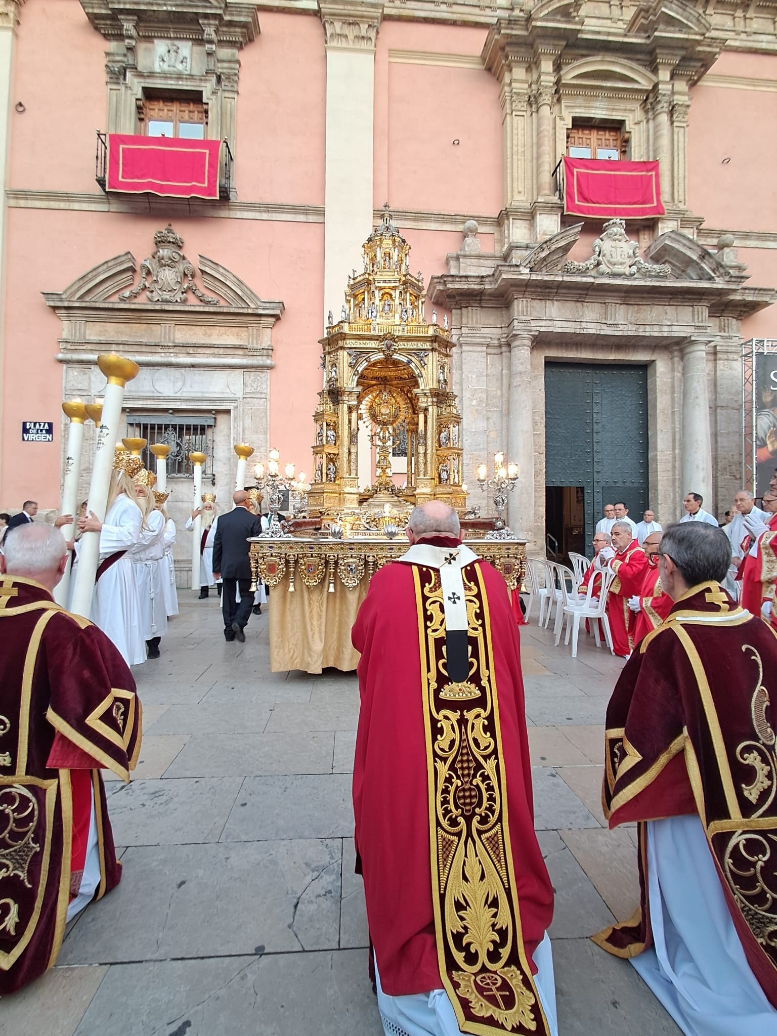 Valencia se vuelca en una multitudinaria Eucaristía y Vigilia Extraordinaria ante la clausura del Año Jubilar del Santo Cáliz 15 WhatsApp Image 2026 10 24 at 22.54.56