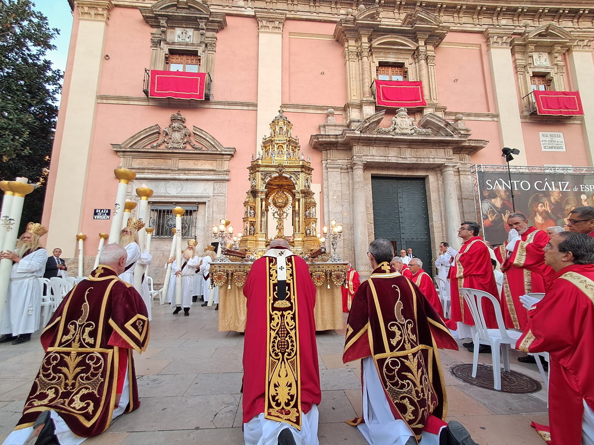 Valencia se vuelca en una multitudinaria Eucaristía y Vigilia Extraordinaria ante la clausura del Año Jubilar del Santo Cáliz 11 WhatsApp Image 2026 10 24 at 22.54.561