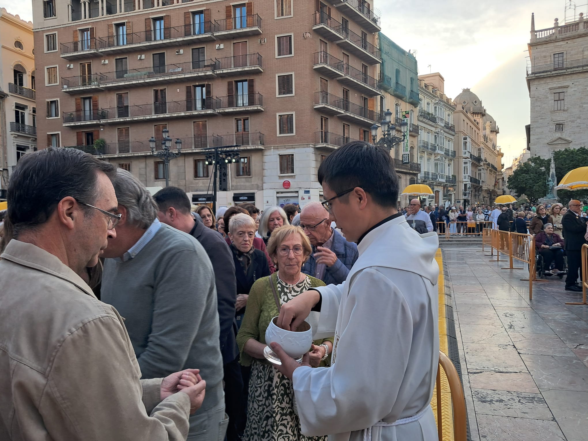 Valencia se vuelca en una multitudinaria Eucaristía y Vigilia Extraordinaria ante la clausura del Año Jubilar del Santo Cáliz 5 WhatsApp Image 2026 10 24 at 22.54.572