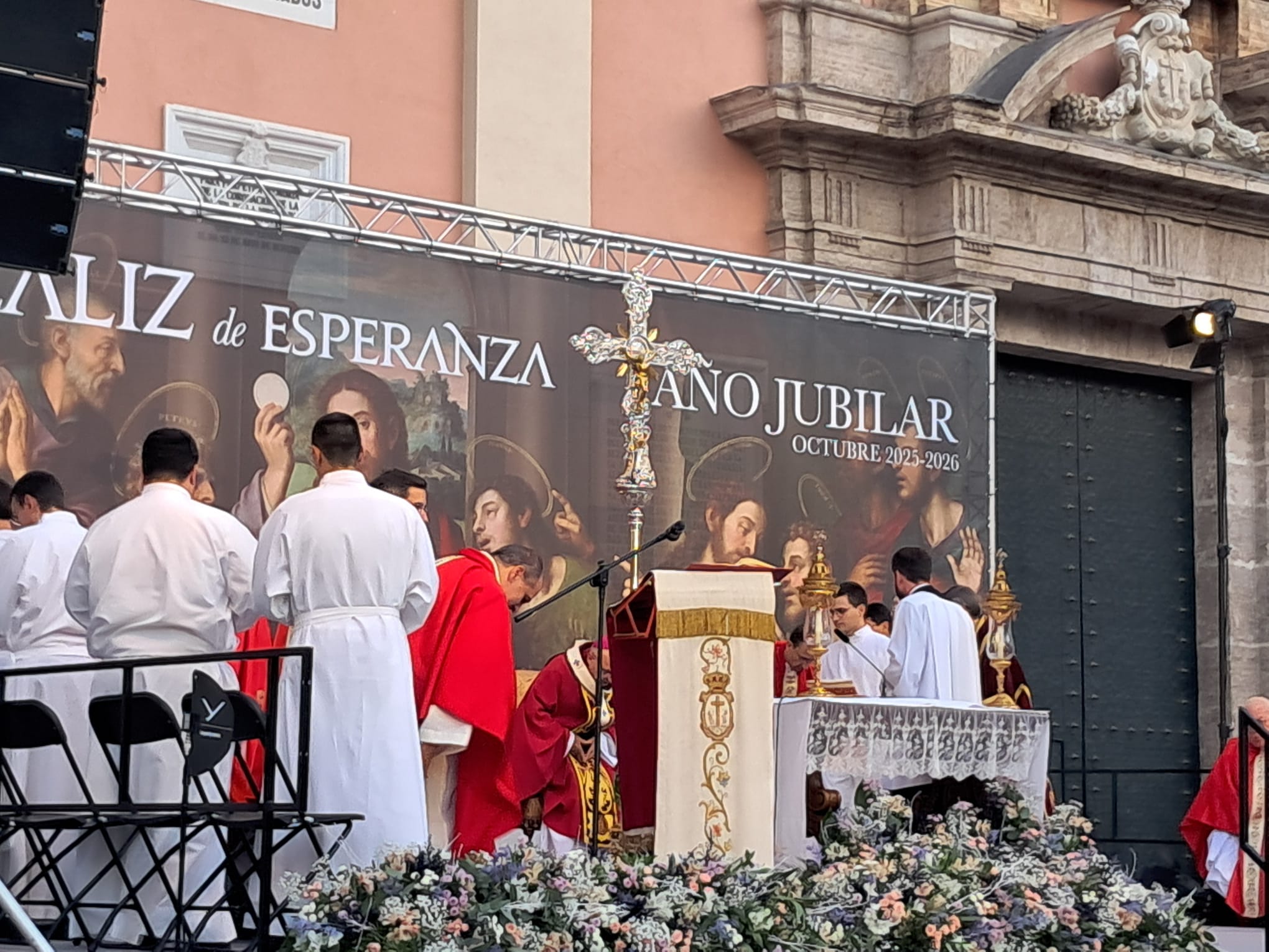 Valencia se vuelca en una multitudinaria Eucaristía y Vigilia Extraordinaria ante la clausura del Año Jubilar del Santo Cáliz 6 WhatsApp Image 2026 10 24 at 22.54.573