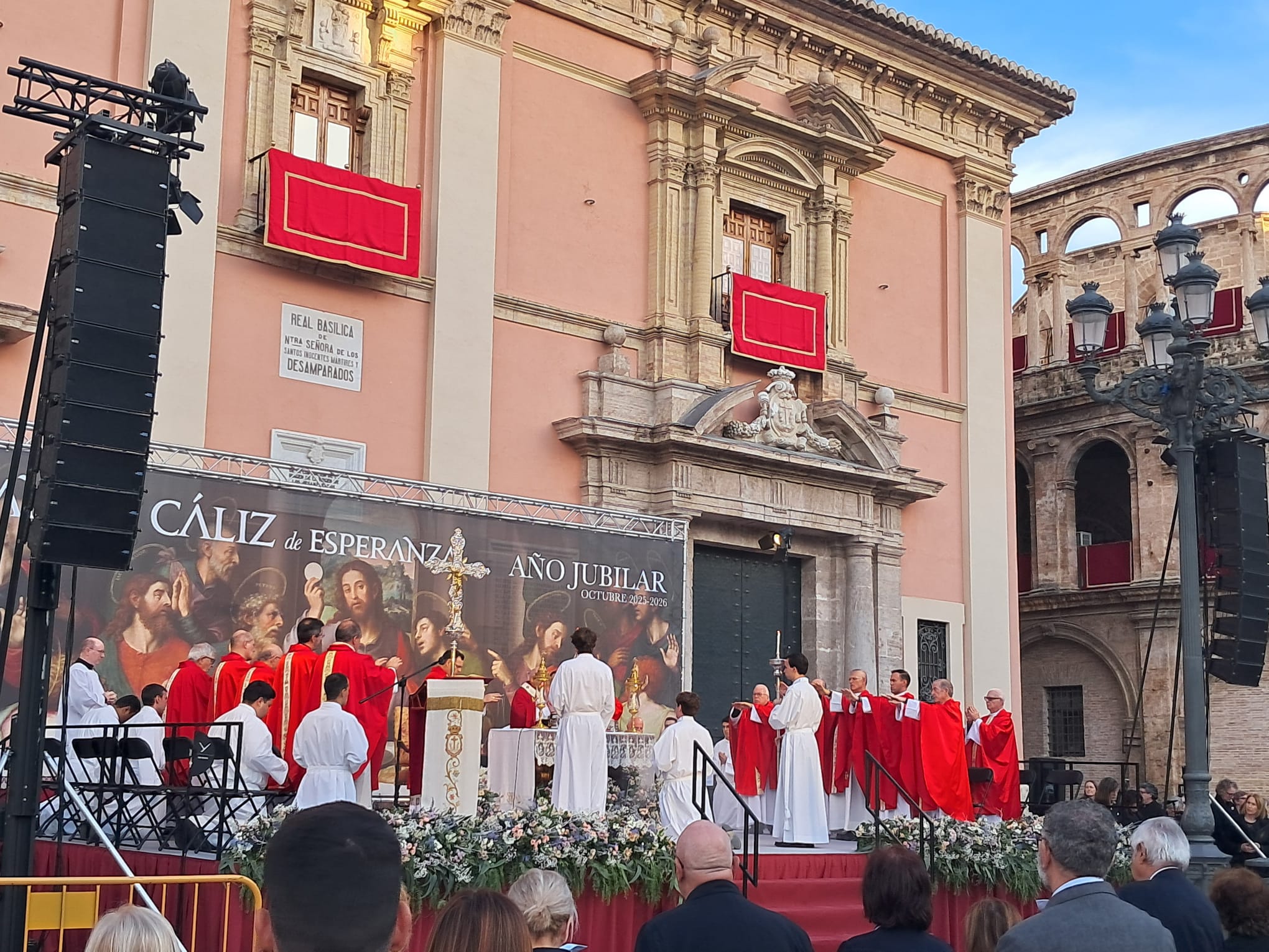 Valencia se vuelca en una multitudinaria Eucaristía y Vigilia Extraordinaria ante la clausura del Año Jubilar del Santo Cáliz 7 WhatsApp Image 2026 10 24 at 22.54.574