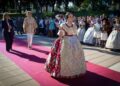 Carla Simó deslumbra en su exaltación con un traje de seda borgoña como Fallera Mayor Infantil de Torrent 2027 10 Carla Simó deslumbra en su exaltación con un traje de seda borgoña como Fallera Mayor Infantil de Torrent 2027
