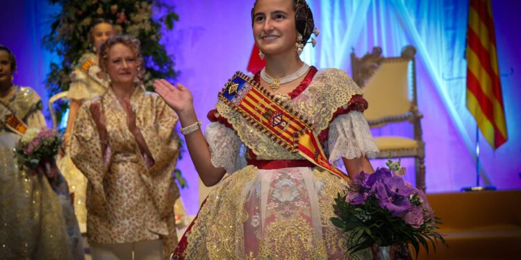 Carla Simó es exaltada como Fallera Mayor Infantil de Torrent de 2027 en un acto inspirado en 'El Principito' 1 Carla Simó es exaltada como Fallera Mayor Infantil de Torrent de 2027 en un acto inspirado en 'El Principito'