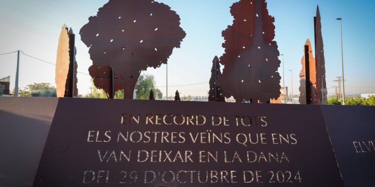 Torrent rinde un emotivo homenaje a las 11 víctimas mortales locales de la DANA en el segundo aniversario de la tragedia