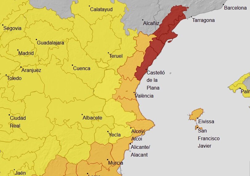 El temporal deja cerca de 70 incidentes y más de 100 litros desde anoche en el litoral mientras se mantiene la alerta por lluvias intensas