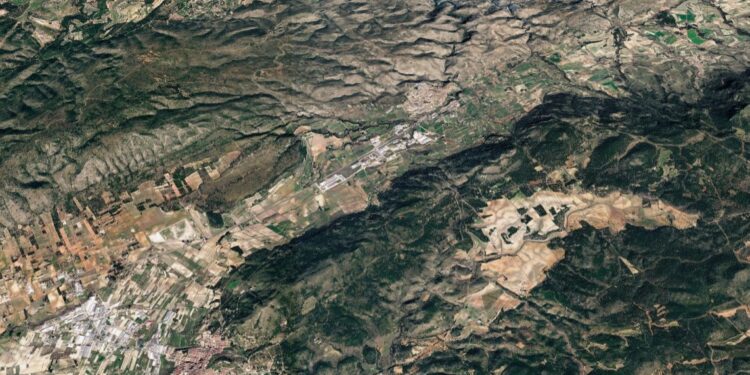 Se declara un incendio forestal en Bocairent y movilizan medios aéreos y terrestres para su extinción 1 Se declara un incendio forestal en Bocairent y movilizan medios aéreos y terrestres para su extinción