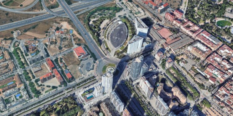 La Policía busca a un hombre de origen sudamericano tras disparar a un ciudadano maliense en las inmediaciones del Palacio de Congresos de Valéncia