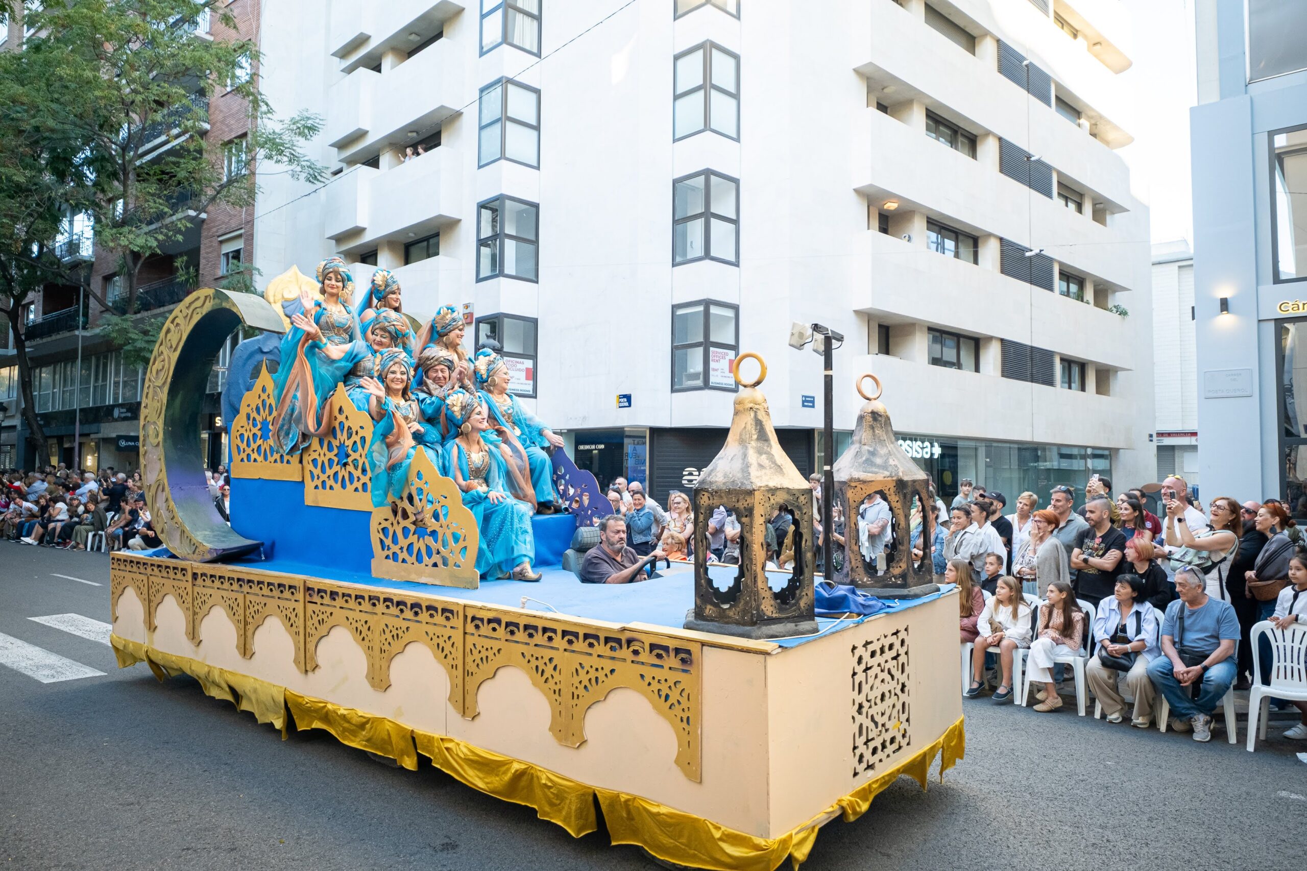 La Entrada de Moros y Cristianos reencuentra a Valéncia con su fiesta del 9 d'Octubre 15 entrada mora fevamic 9 octubre by vgutierrezVLC 12 scaled