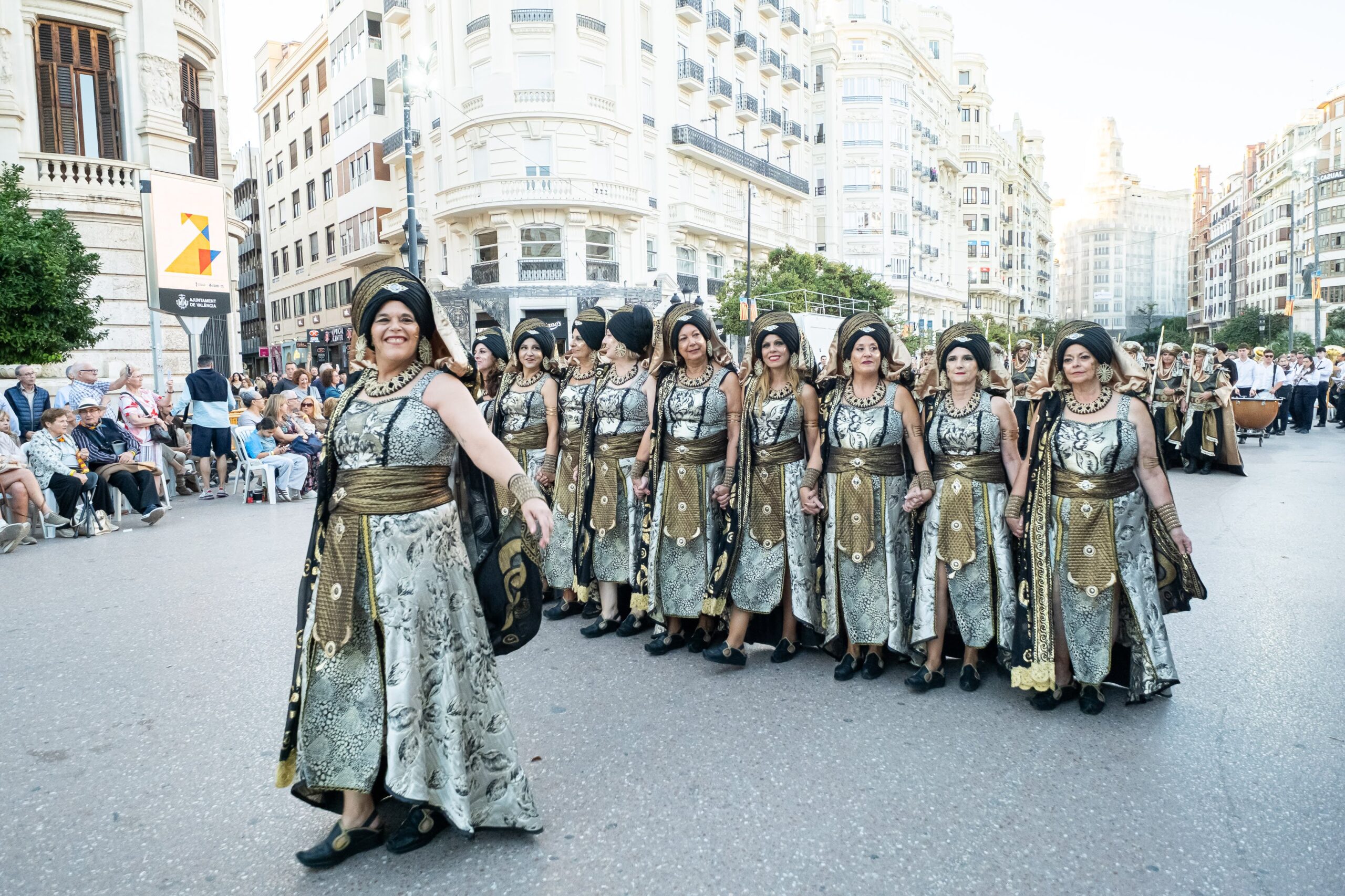 La Entrada de Moros y Cristianos reencuentra a Valéncia con su fiesta del 9 d'Octubre 19 entrada mora fevamic 9 octubre by vgutierrezVLC 61 scaled