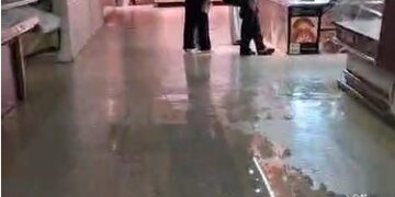 Del fuego al agua: el abandono municipal condena al Mercado Central de Valéncia al caos y al peligro estructural