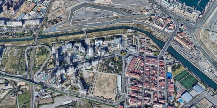 El Ayuntamiento de Valéncia licitará por 12 millones de euros el tanque de tormentas de Nazaret para frenar los vertidos al Parque de Desembocadura 1 El Ayuntamiento de Valéncia licitará por 12 millones de euros el tanque de tormentas de Nazaret para frenar los vertidos al Parque de Desembocadura