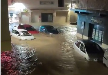 El temporal castiga la Comunitat Valenciana con más de 900 incidencias, rescates y fuertes inundaciones 1 El temporal castiga la Comunitat Valenciana con más de 900 incidencias, rescates y fuertes inundaciones