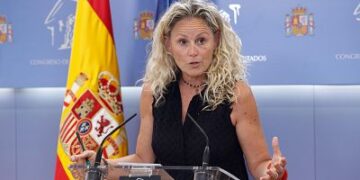 Estalla el socialismo de Sánchez de casoplón y desahucio